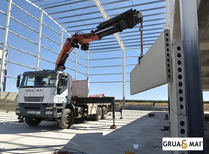 Colocación de prefabricados en Badajoz — Grúas MAI en Badajoz