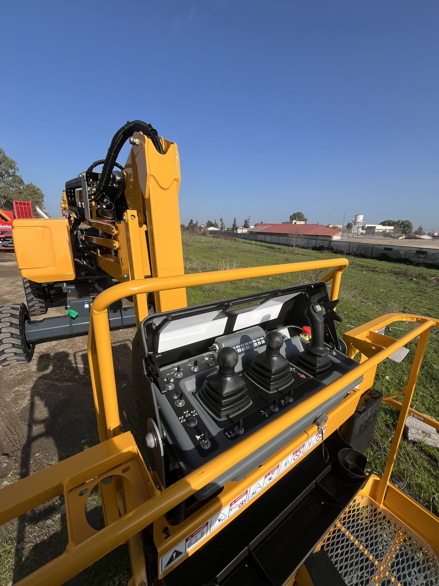 Plataforma elevadora de brazo articulado de Grúas MAI